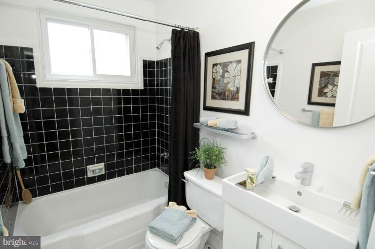 3507 Kayson Street Silver Spring, MD 20906 - Photo 5 of 24 Bath