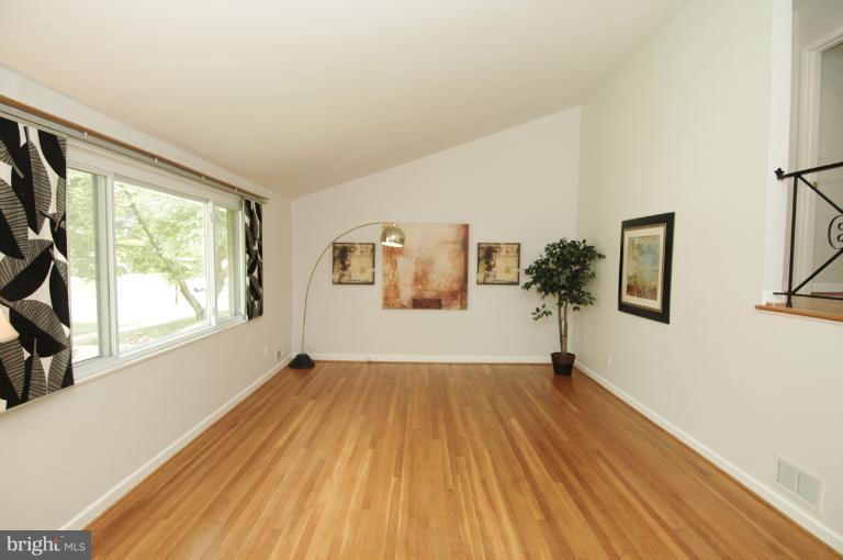 3507 Kayson Street Silver Spring, MD 20906 - Photo 8 of 24 Living Room