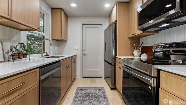 $1,395,000 | 14509 Southeast 41st Lane, Bellevue, WA 98006