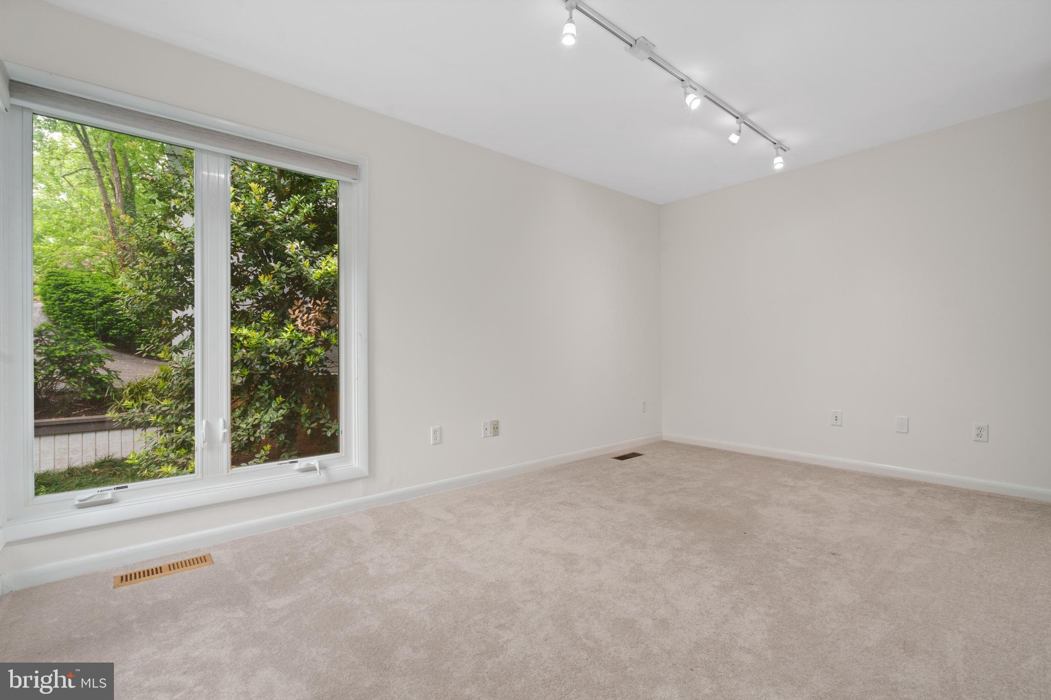 11208 Wedge Drive Reston, VA 20190 - Photo 15 of 43