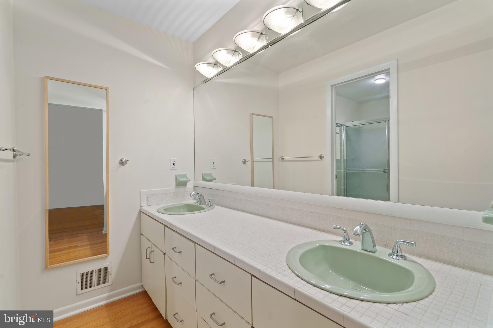 11208 Wedge Drive Reston, VA 20190 - Photo 23 of 43