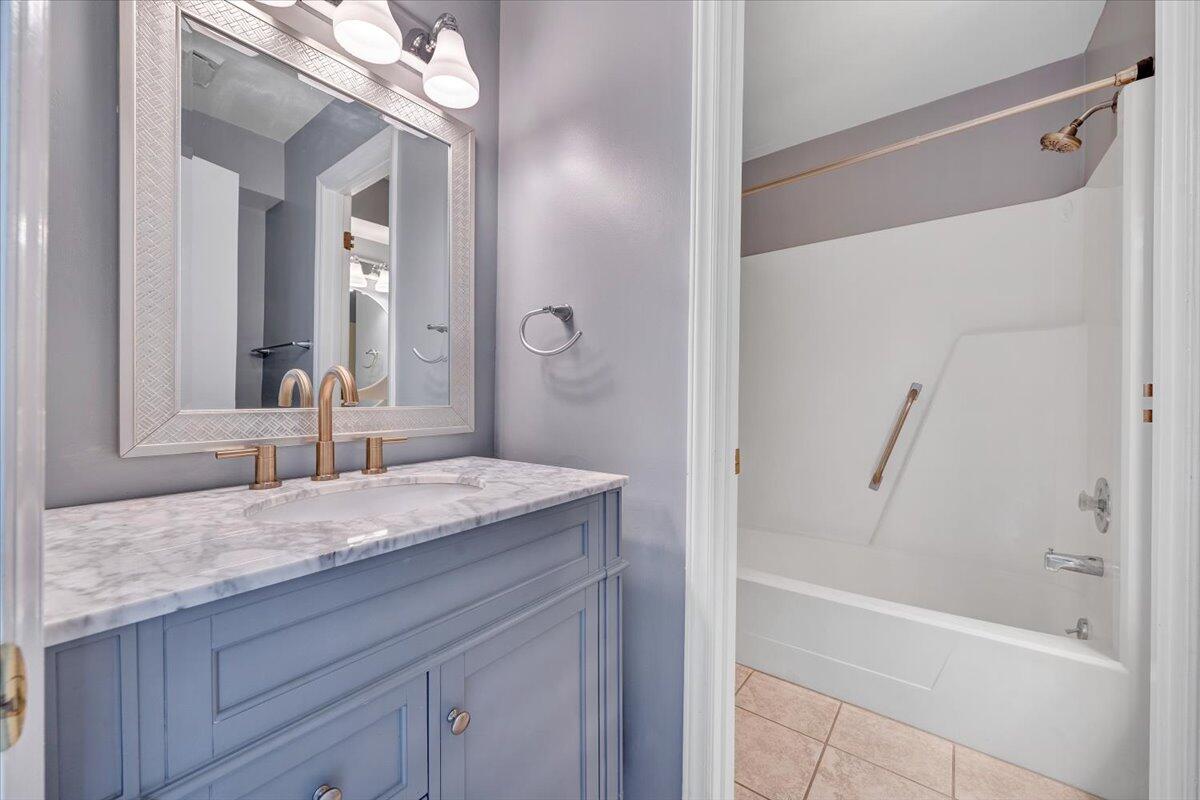2432 Post Oak Road Salem, VA 24153 - Photo 20 of 32 Primary Bath
