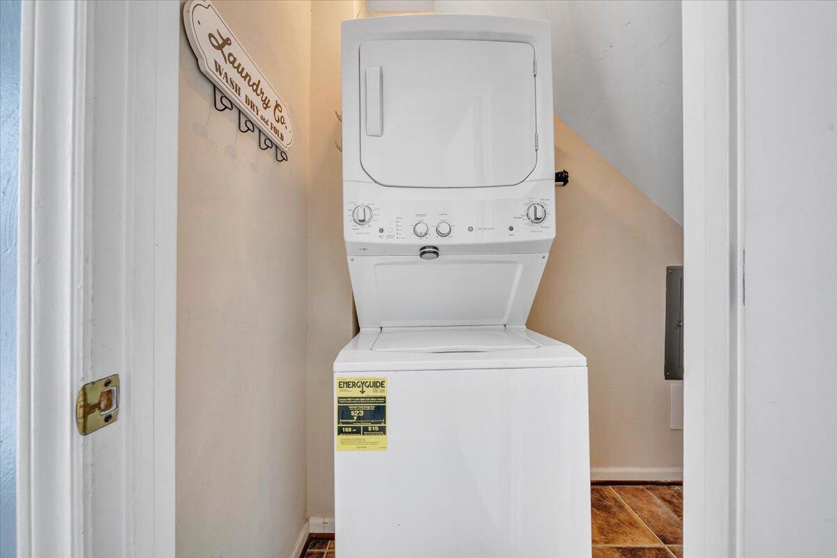 2432 Post Oak Road Salem, VA 24153 - Photo 22 of 32 Laundry