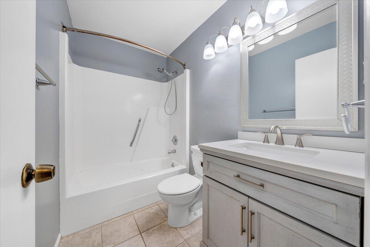 2432 Post Oak Road Salem, VA 24153 - Photo 27 of 32 Upstairs Bath