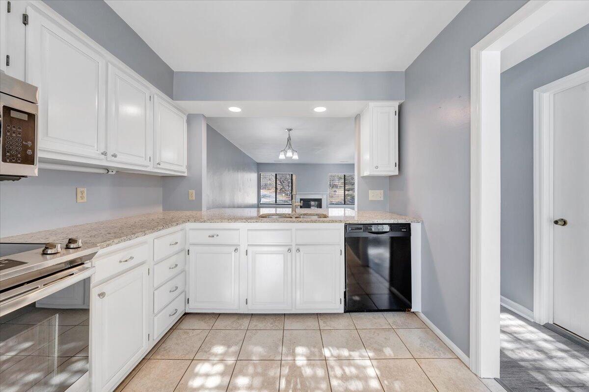 2432 Post Oak Road Salem, VA 24153 - Photo 6 of 32 Kitchen