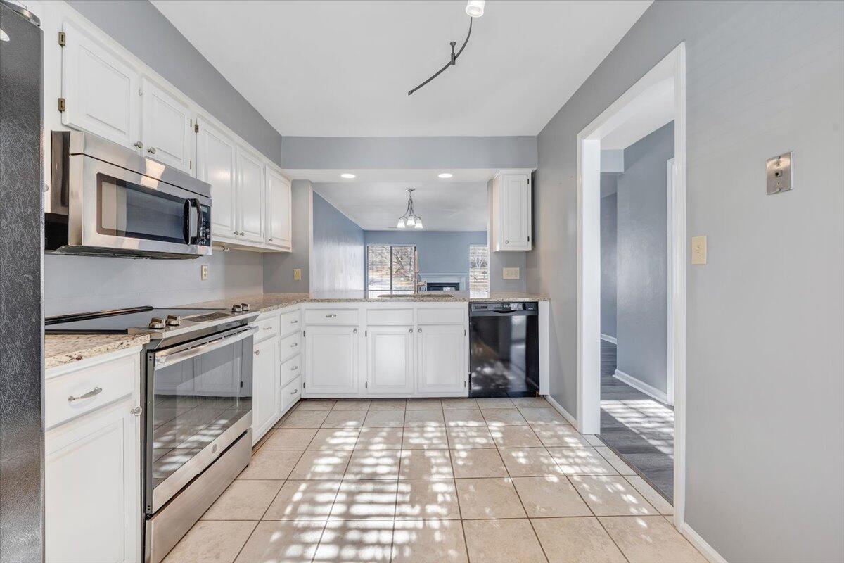 2432 Post Oak Road Salem, VA 24153 - Photo 10 of 32 Kitchen_5
