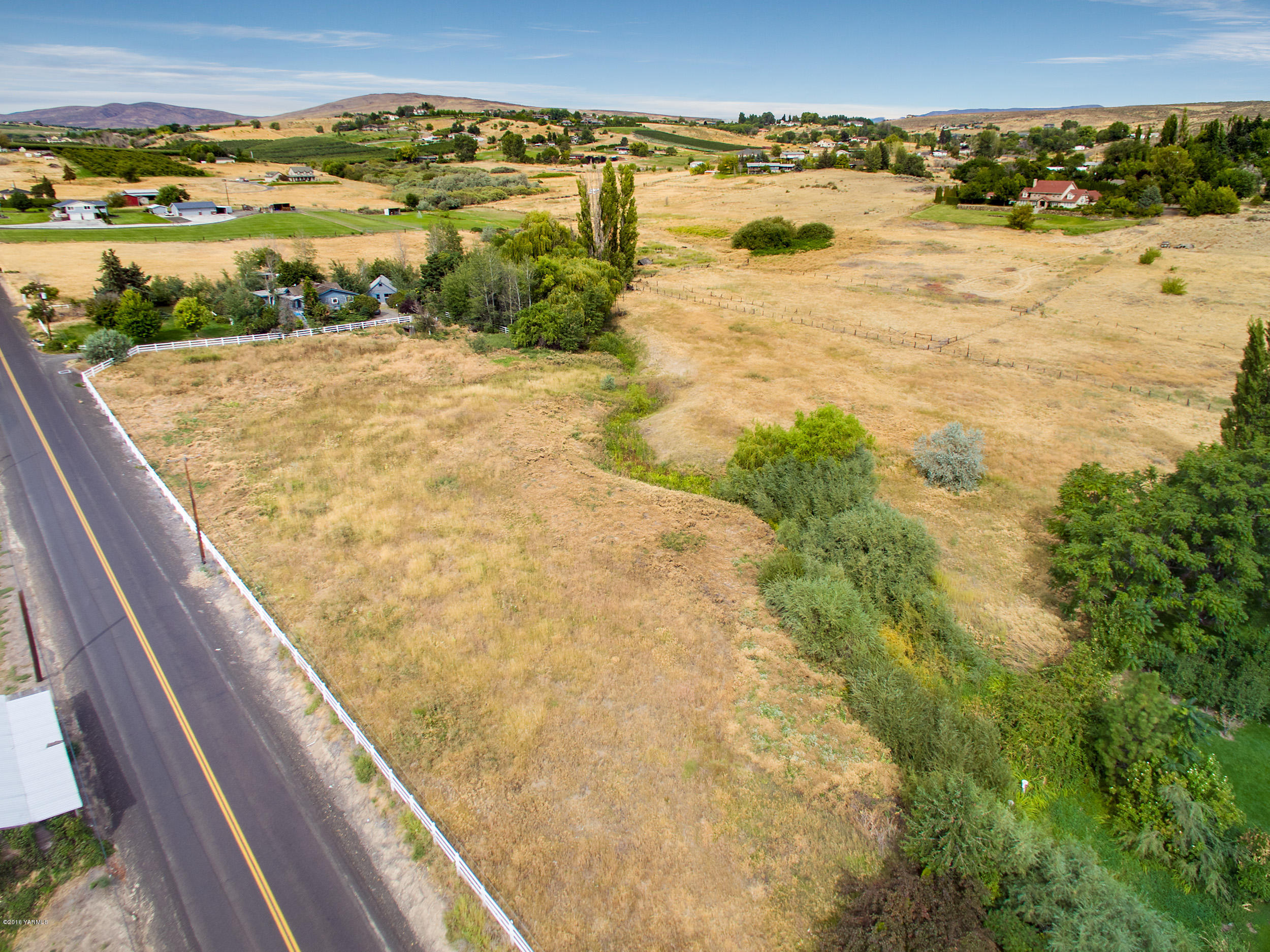 10909 Summitview Ext Road Yakima, WA 98908 - Photo 4 of 20 a view of an ocean from a balcony