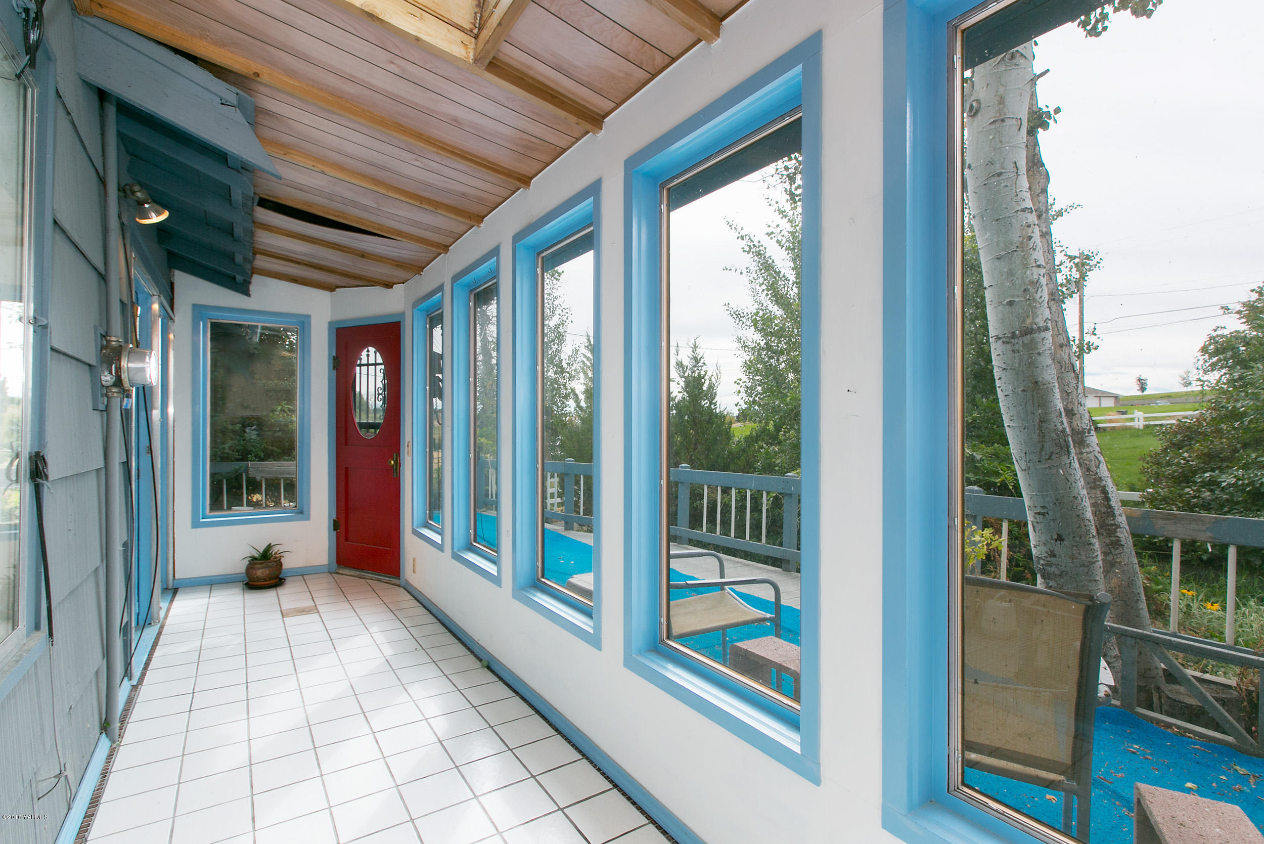10909 Summitview Ext Road Yakima, WA 98908 - Photo 8 of 20 a view of a balcony with wooden floor