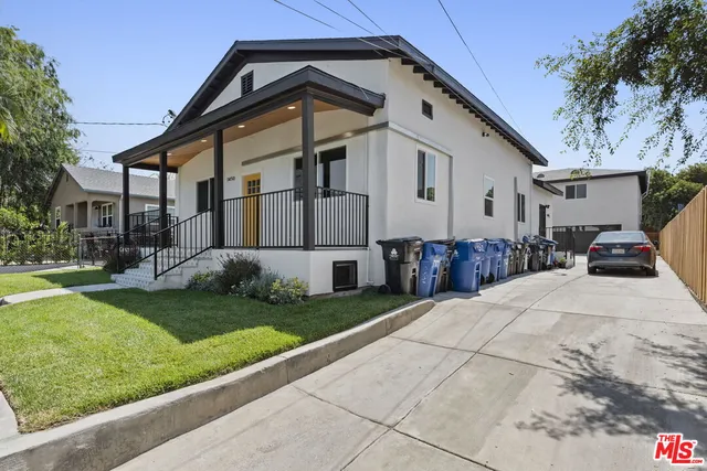 a front view of house with yard