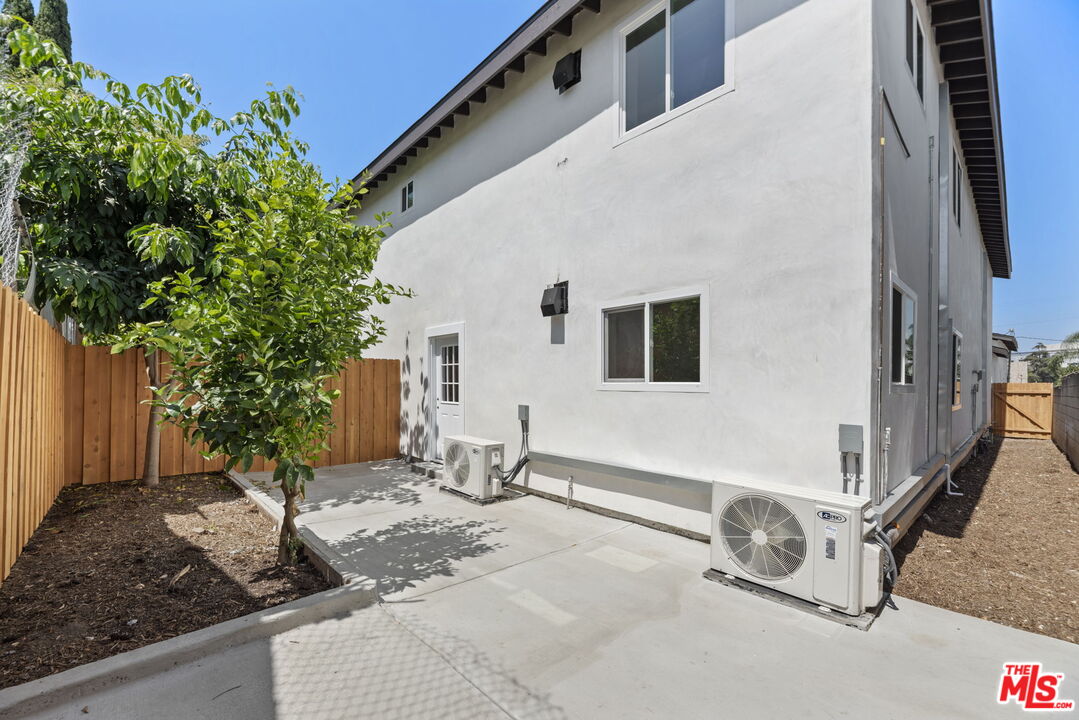 1454 Ricardo Street Los Angeles, CA 90033 - Photo 25 of 27 a backyard of a house with seating space