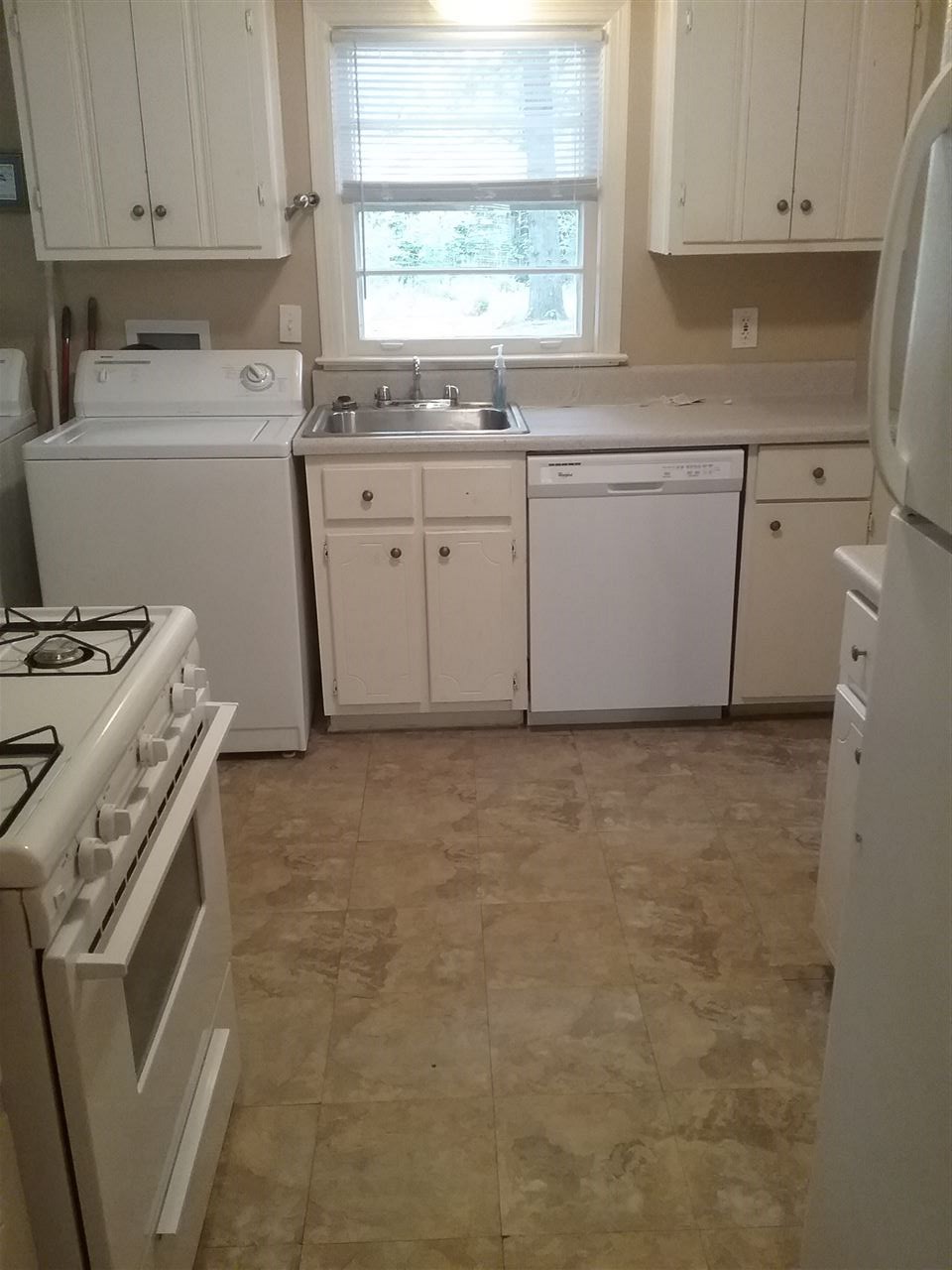 4598 Willow Road Memphis, TN 38117 - Photo 4 of 10