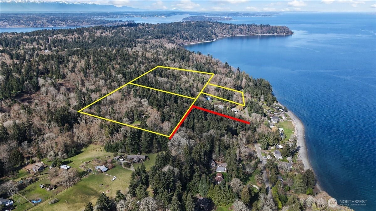 14425 Gln Acrs Road Vashon, WA 98070 - Photo 2 of 10 a view of a houses
