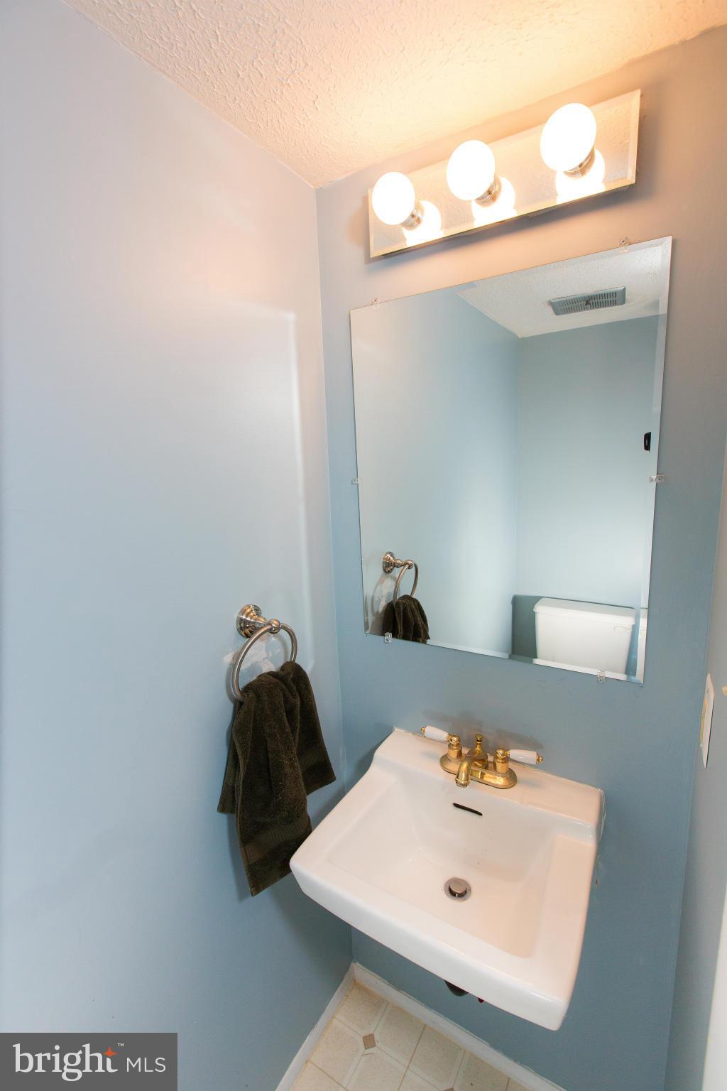 6212 Hillside Road Springfield, VA 22152 - Photo 22 of 27 Bath