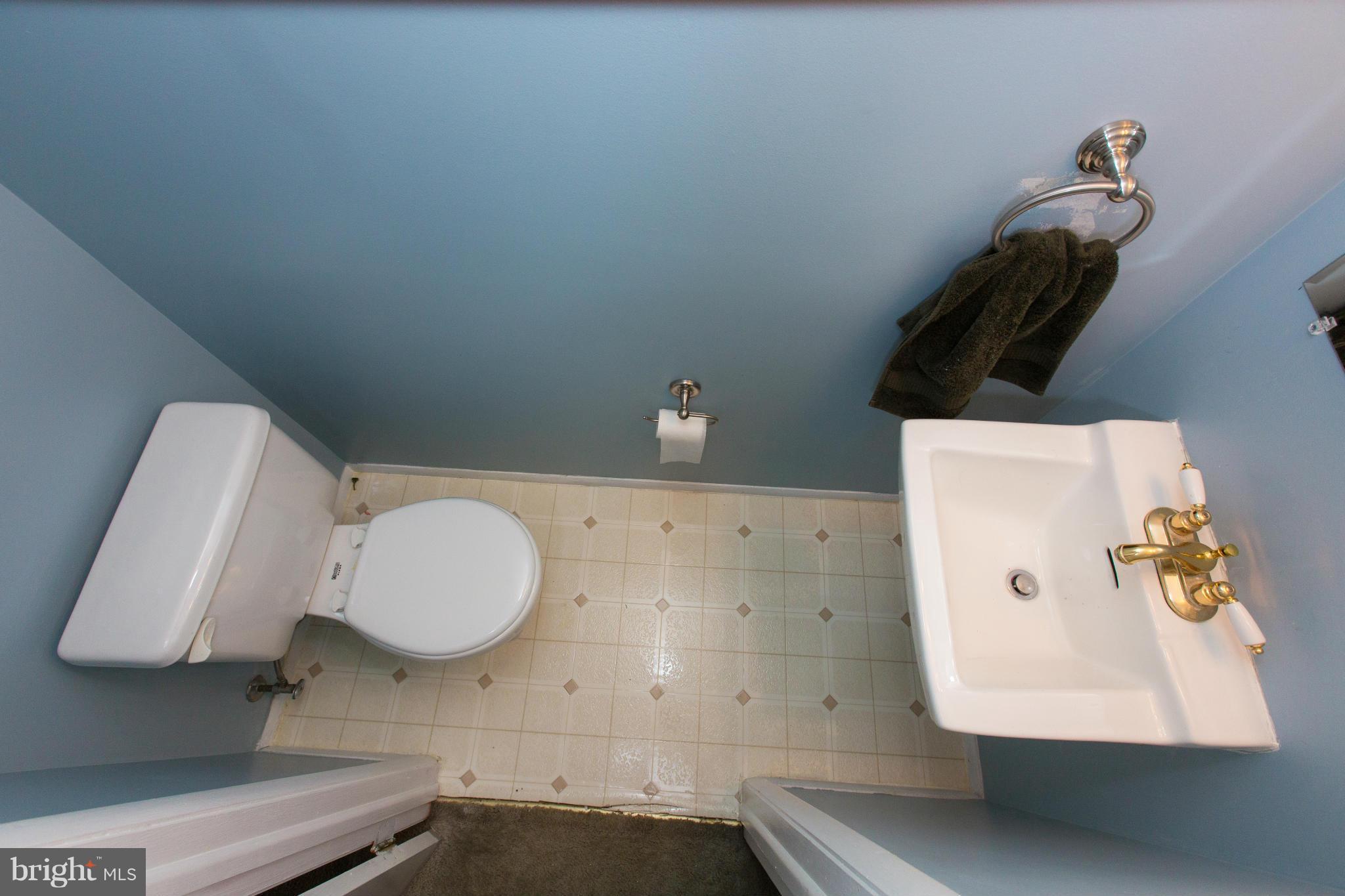 6212 Hillside Road Springfield, VA 22152 - Photo 23 of 27 Bath