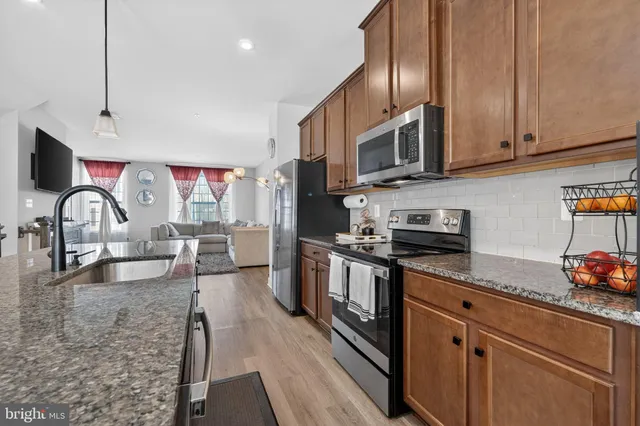 $529,999 | 9599 Tall Oaks Road, Montgomery Village, MD 20886