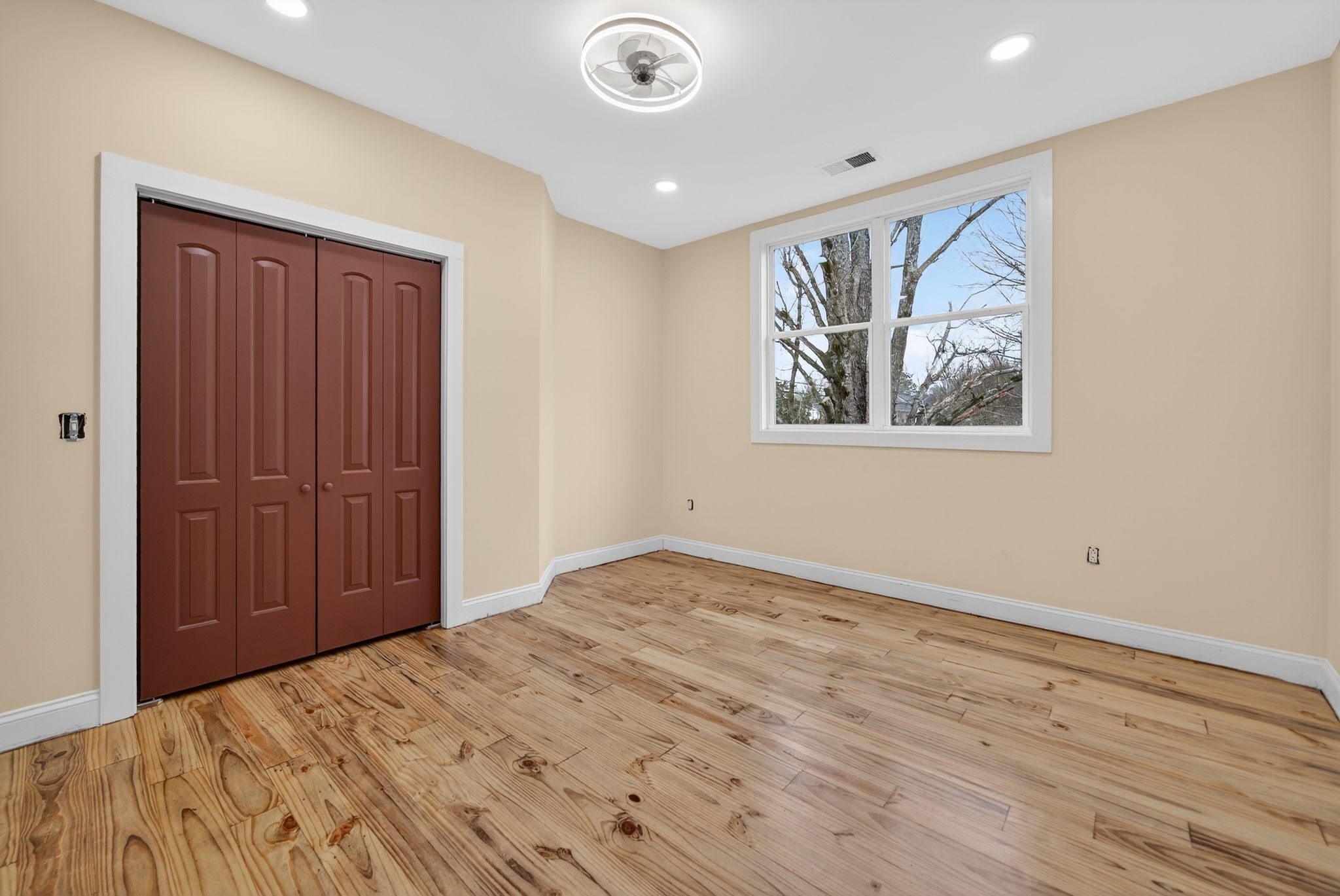 410 3rd Avenue Fayetteville, TN 37334 - Photo 36 of 49 a bedroom with a bed and a window