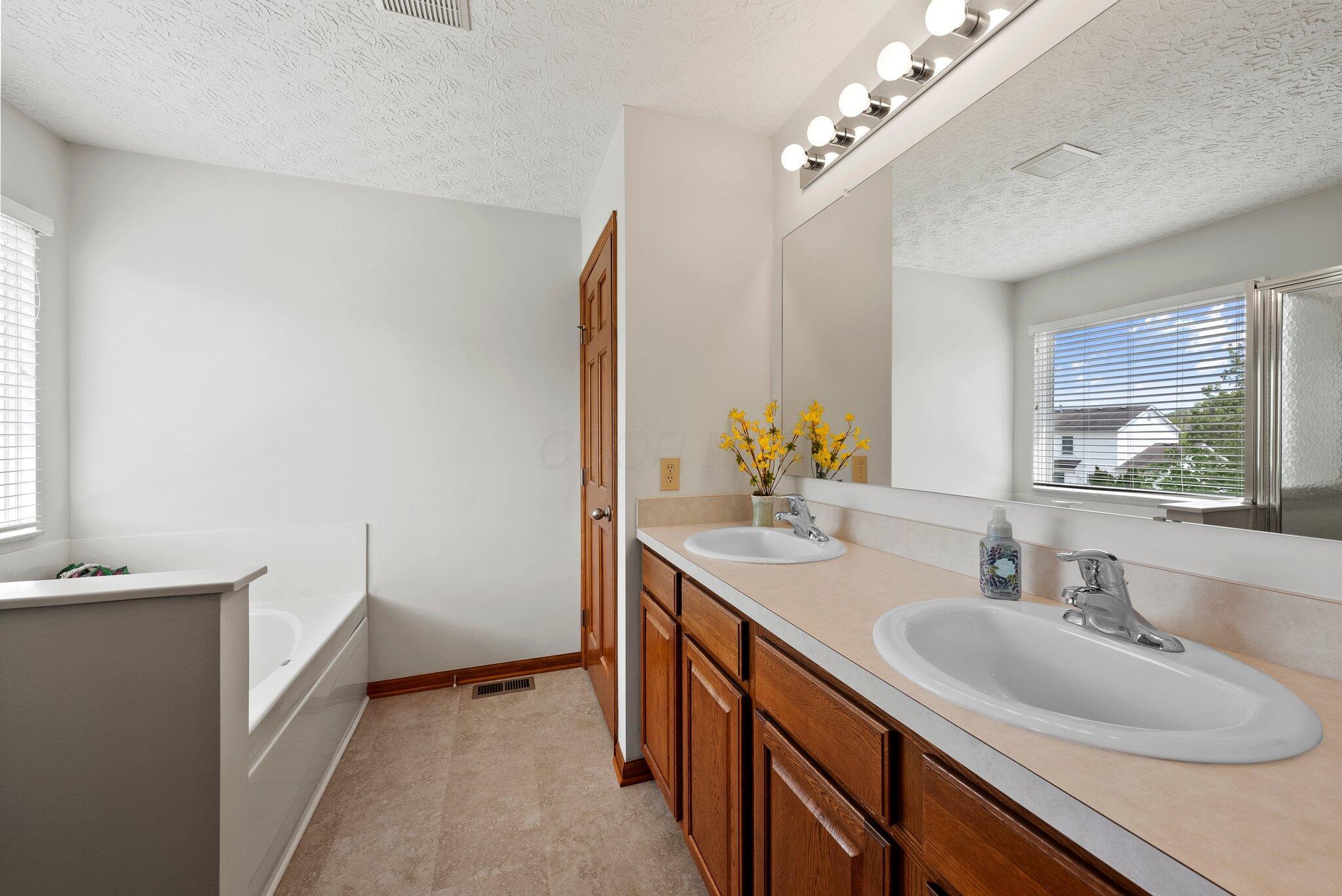 178 Stockard Loop Delaware, OH 43015 - Photo 22 of 44 Primary Bathroom