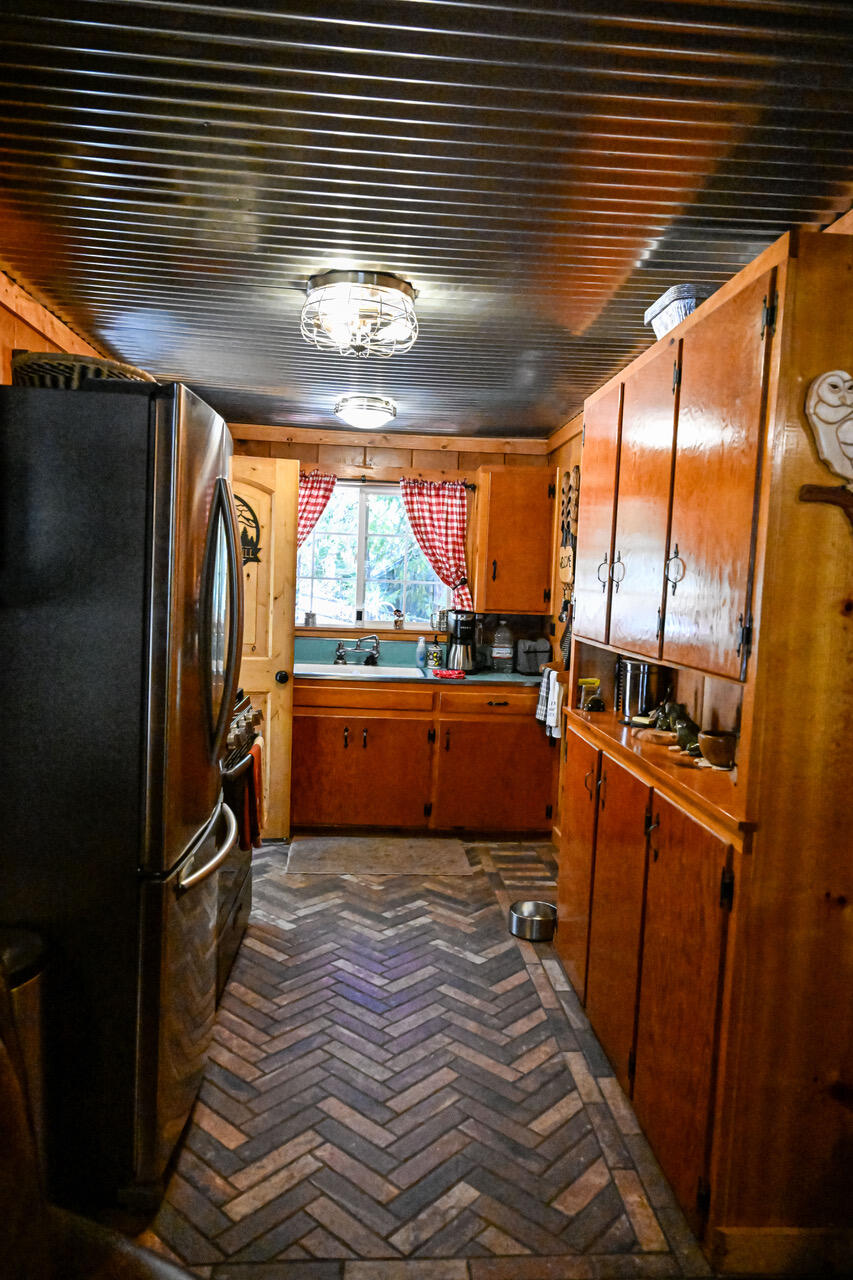 620 Loop Drive Camp Nelson, CA 93265 - Photo 13 of 44 Kitchen