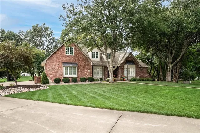 $635,000 | 610 Willow Lane, Ottawa, KS 66067