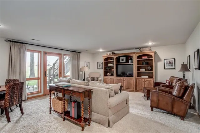 $635,000 | 610 Willow Lane, Ottawa, KS 66067