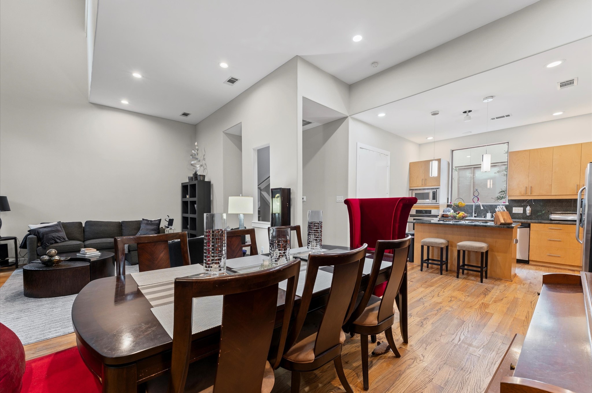 730 Ruthven Street Houston, TX 77019 - Photo 11 of 36 a view of a dining room with furniture