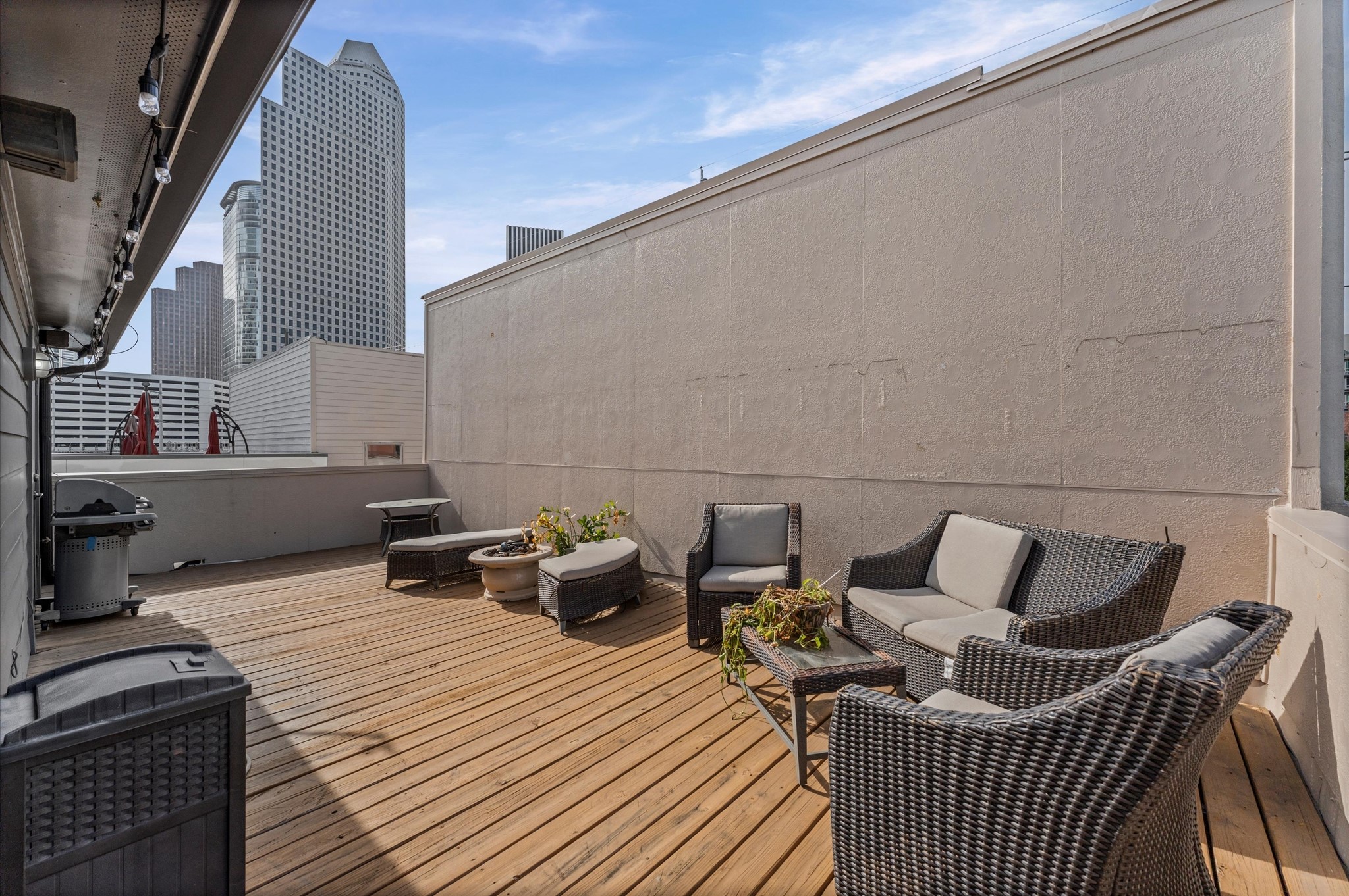 730 Ruthven Street Houston, TX 77019 - Photo 22 of 36 a terrace of a house with outdoor seating