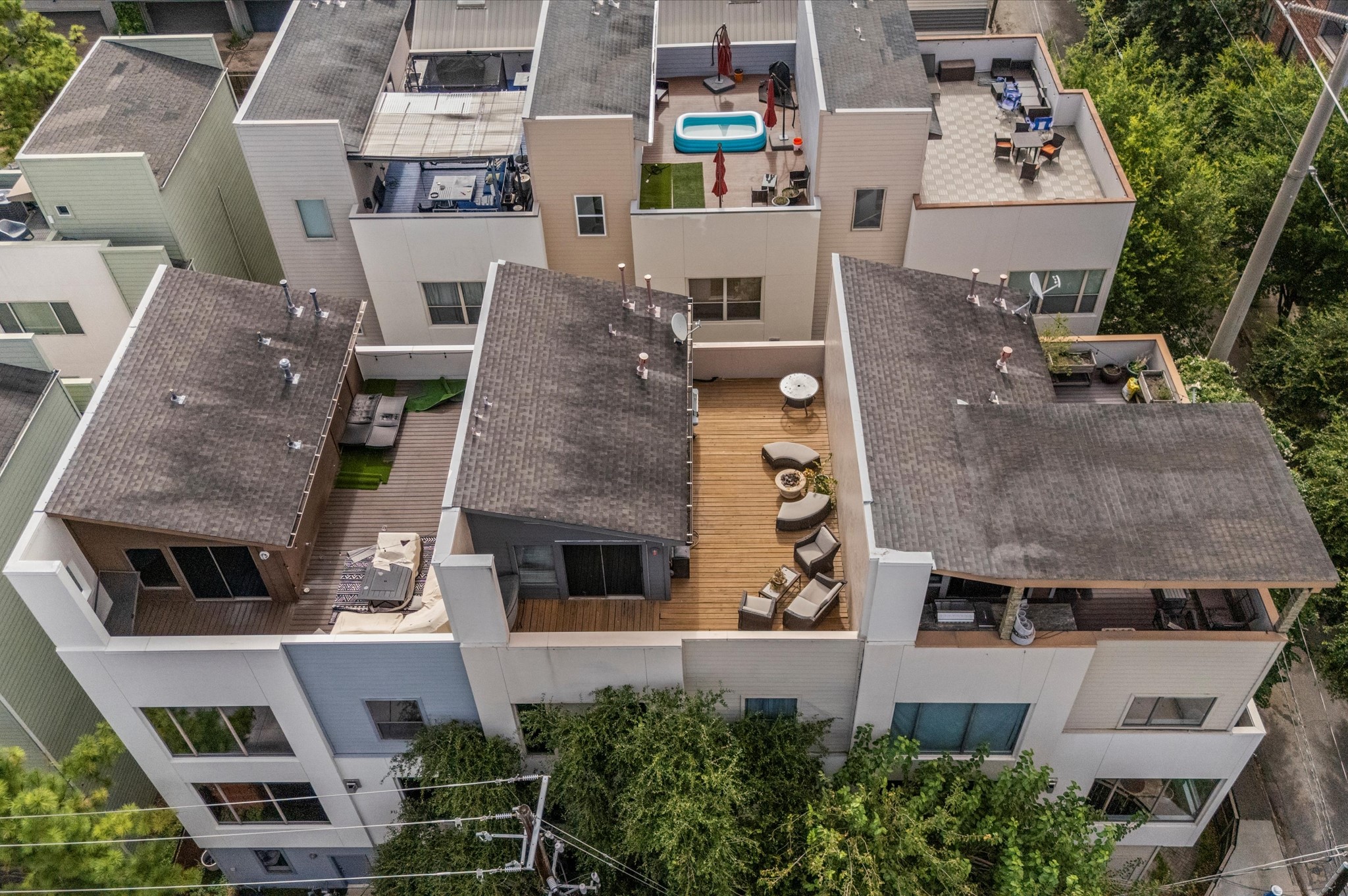 730 Ruthven Street Houston, TX 77019 - Photo 28 of 36 an aerial view of residential houses with outdoor space