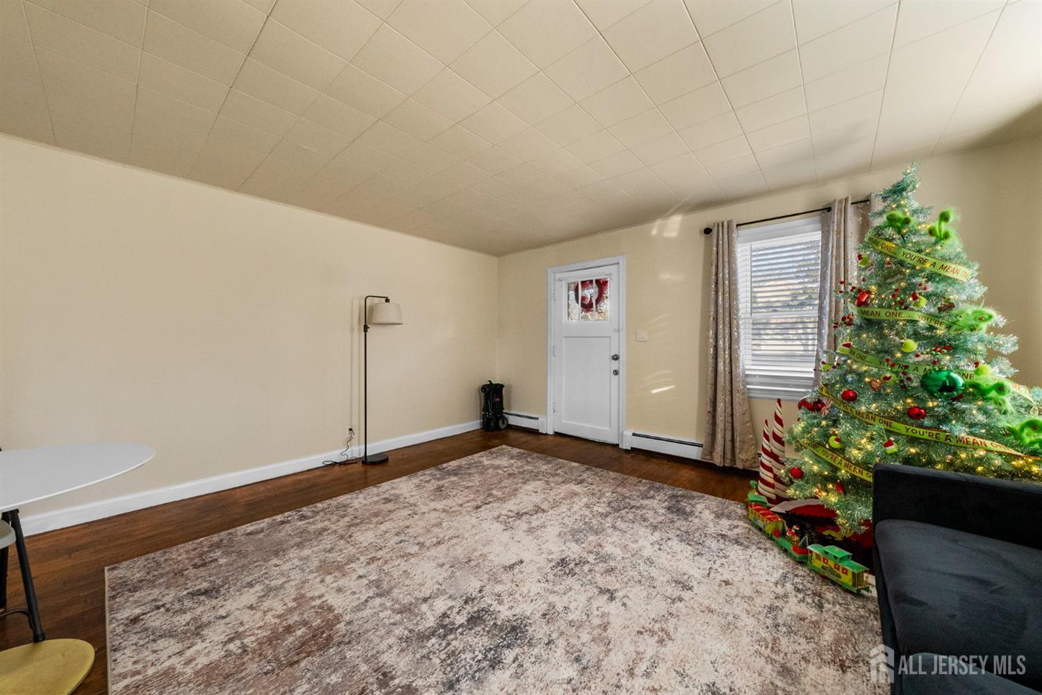 973 Ellis Parkway Edison, NJ 08820 - Photo 21 of 34 a view of a room with a garage