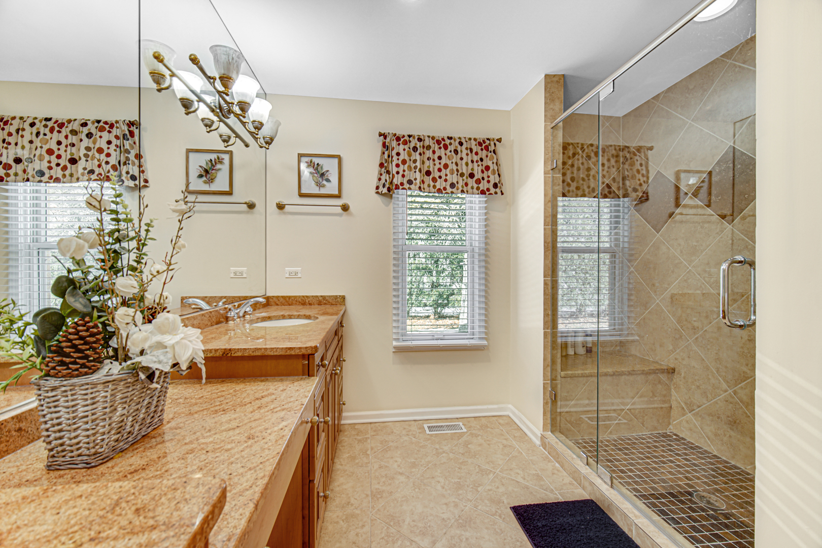 1855 North Happ Road Northbrook, IL 60062 - Photo 21 of 32 a living room with a couch