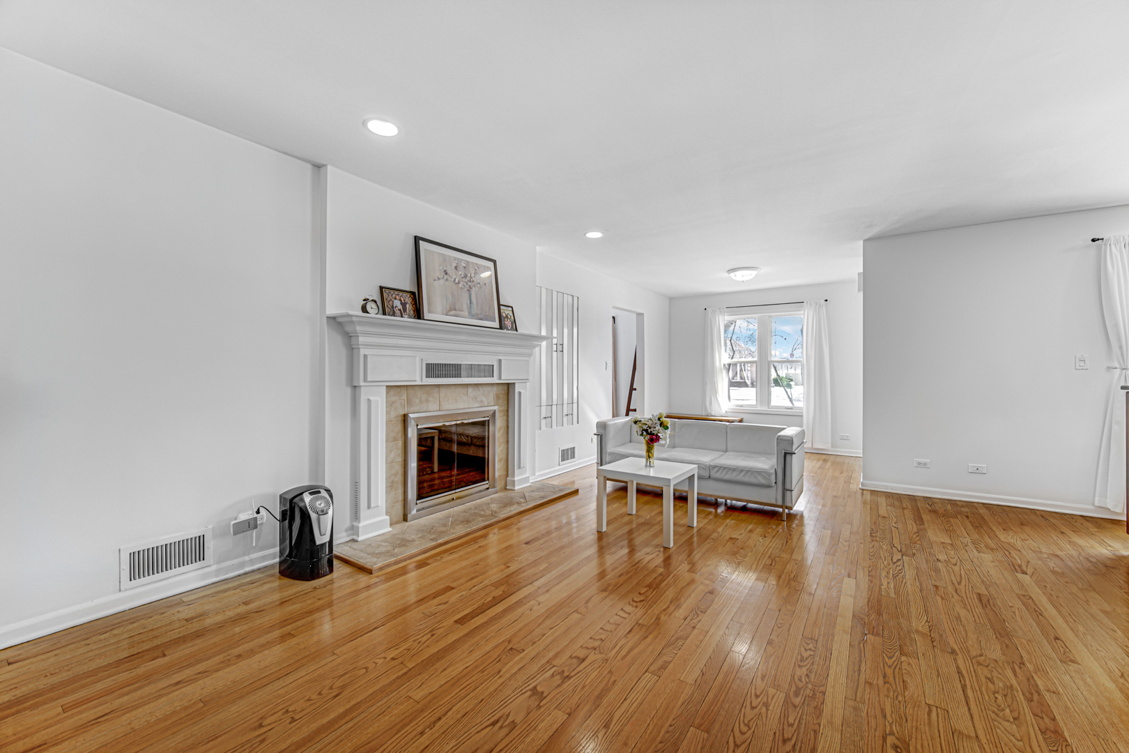 1855 North Happ Road Northbrook, IL 60062 - Photo 6 of 32 a living room with furniture and a fireplace