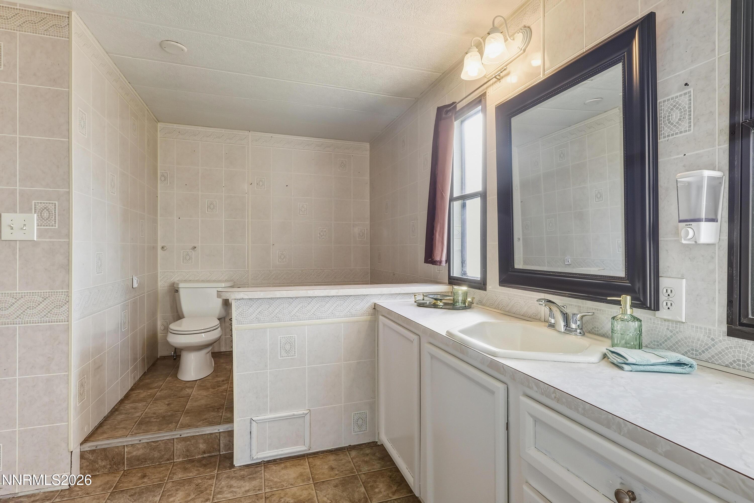 135 Staci Way Sun Valley, NV 89433 - Photo 28 of 41 IMG_5132_autoremove_14211507