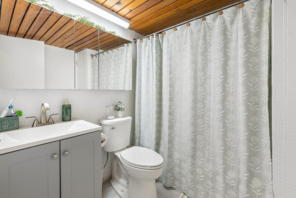 33 Commercial Wharf, Unit 32 Boston, MA 02110 - Photo 14 of 26