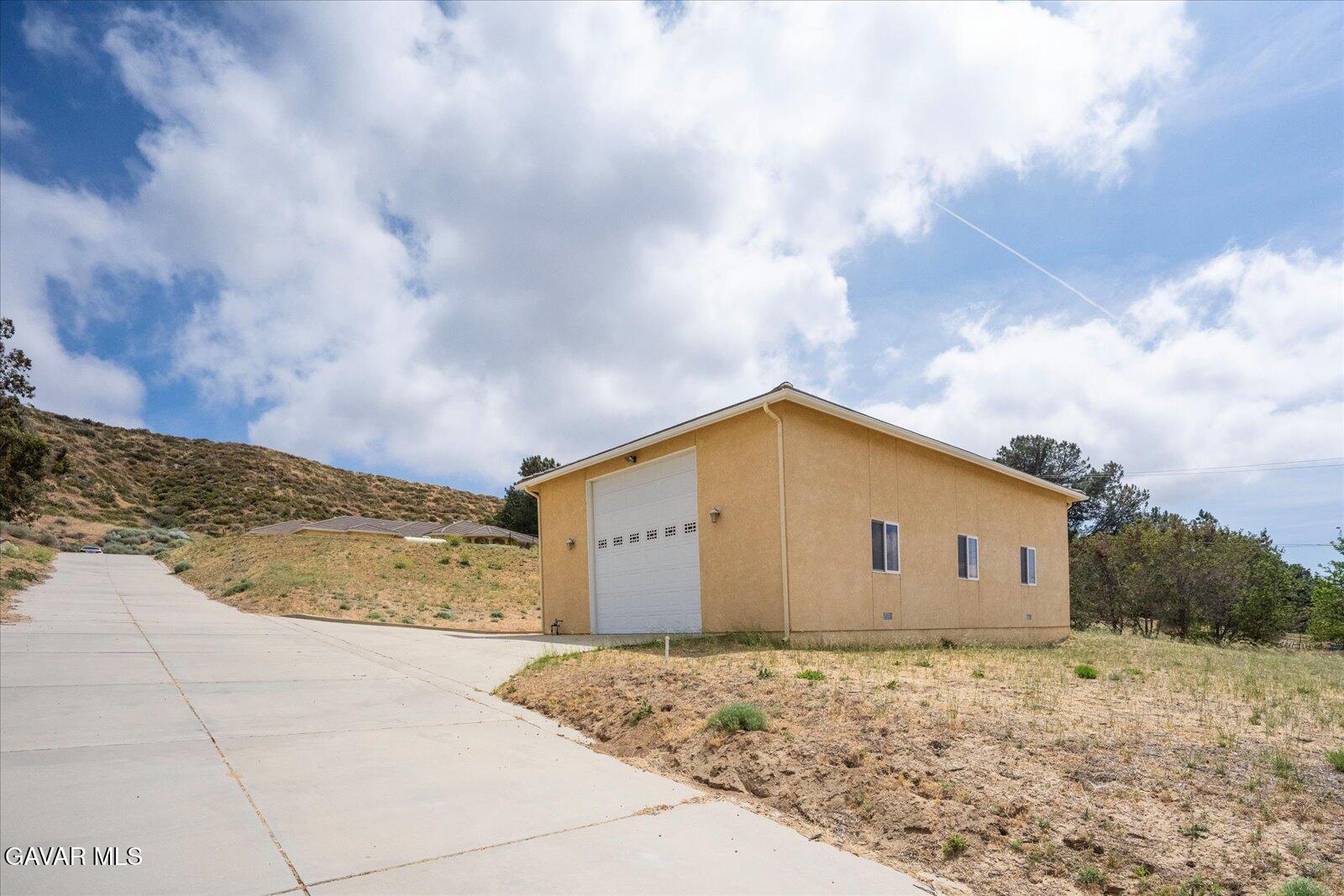 9115 Elizabeth Lake Road Leona Valley, CA 93551 - Photo 44 of 49 52-Shop