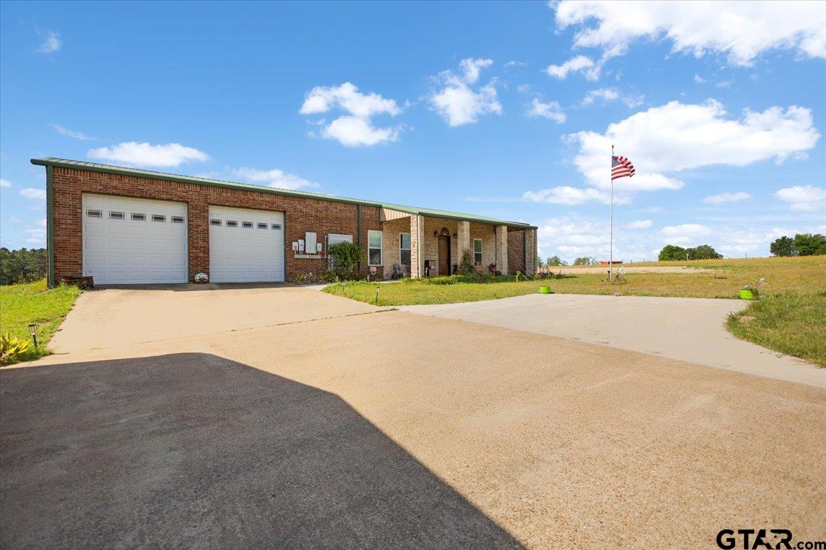 15515 County Road 434 Lindale, TX 75771 - Photo 3 of 46 a view of an ocean with a big yard
