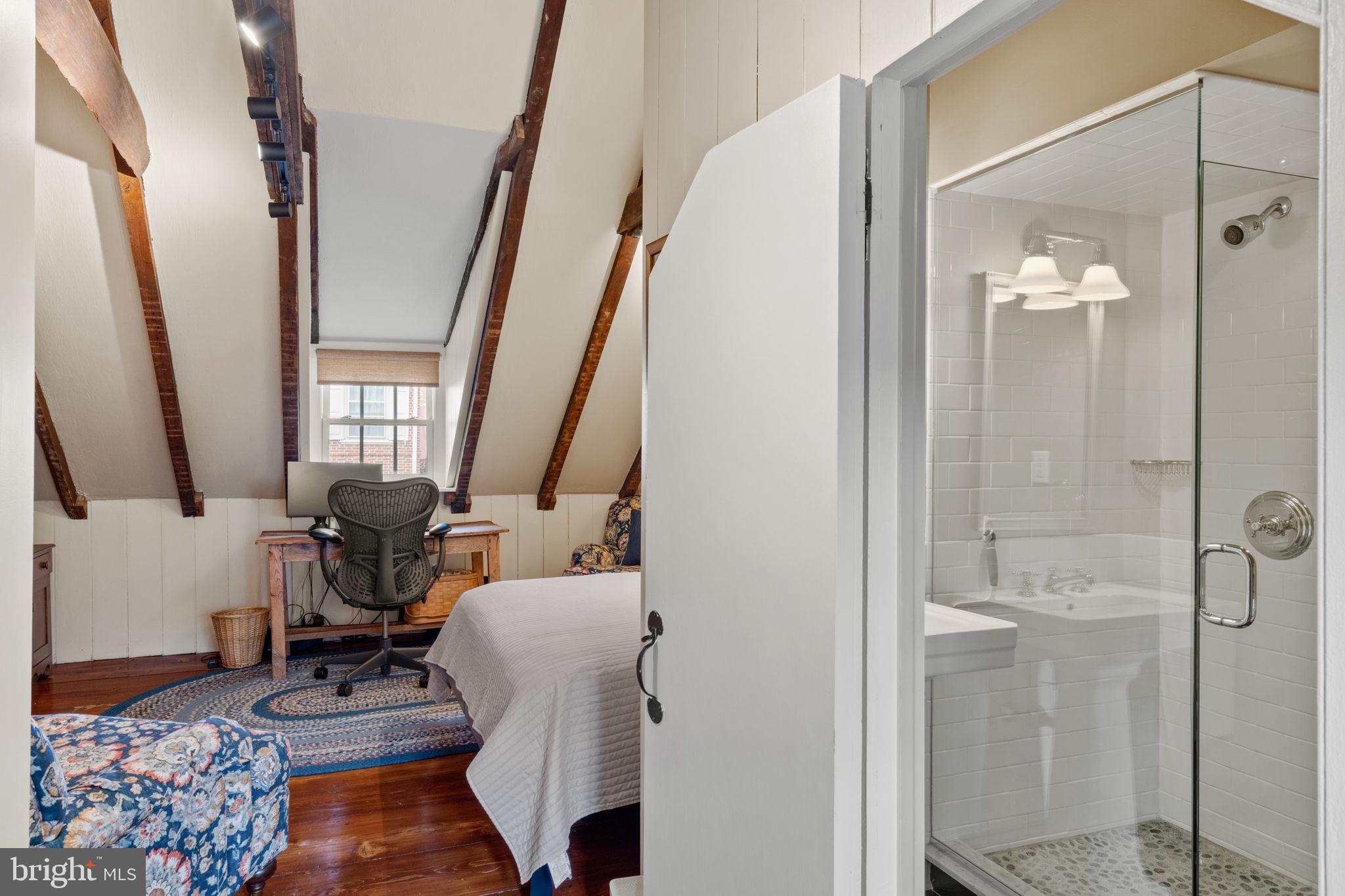 228 Spruce Street Philadelphia, PA 19106 - Photo 33 of 36 a living room with furniture and a mirror