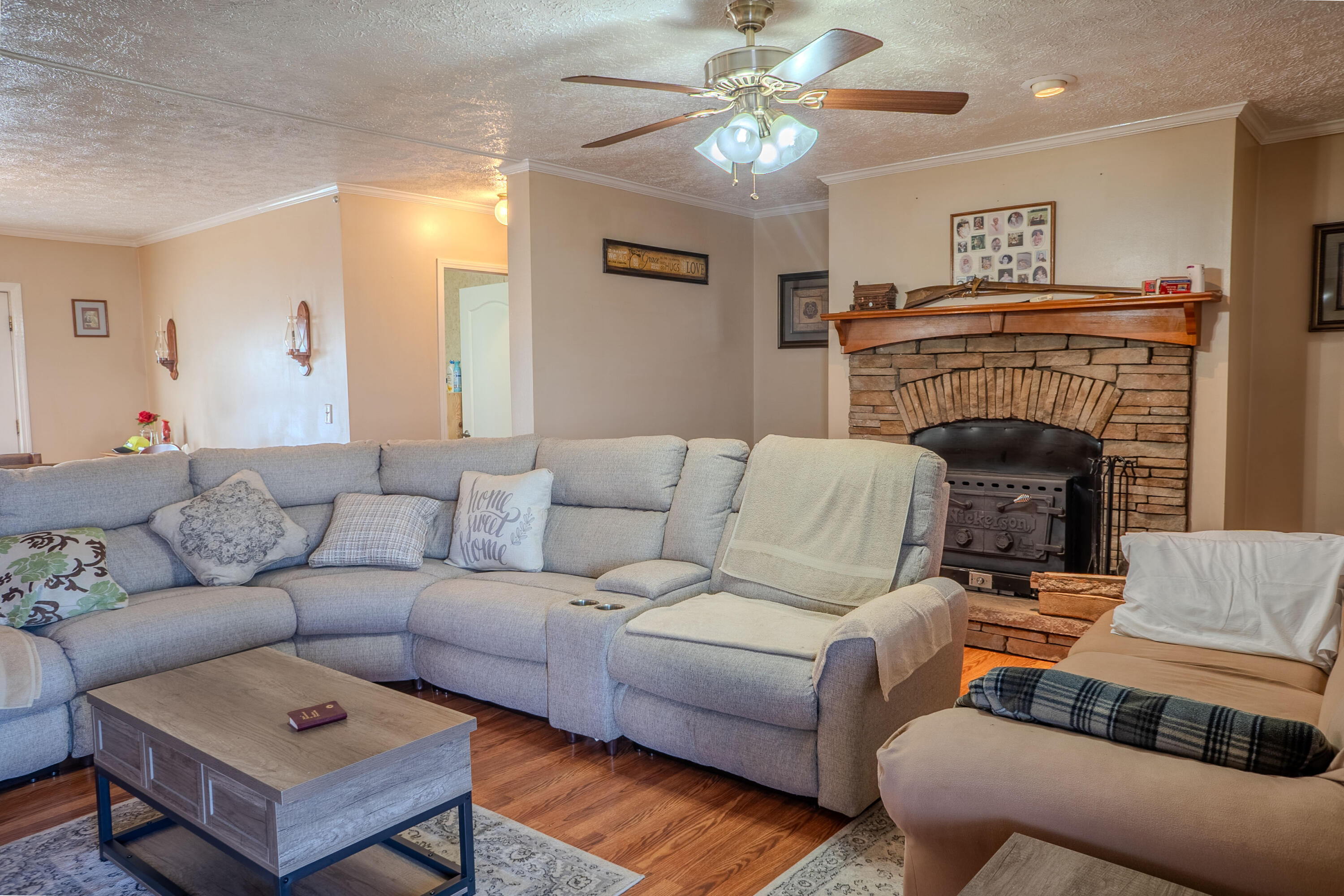 185 Treadway Road Beattyville, KY 41311 - Photo 3 of 51 185TreadwayRd-18