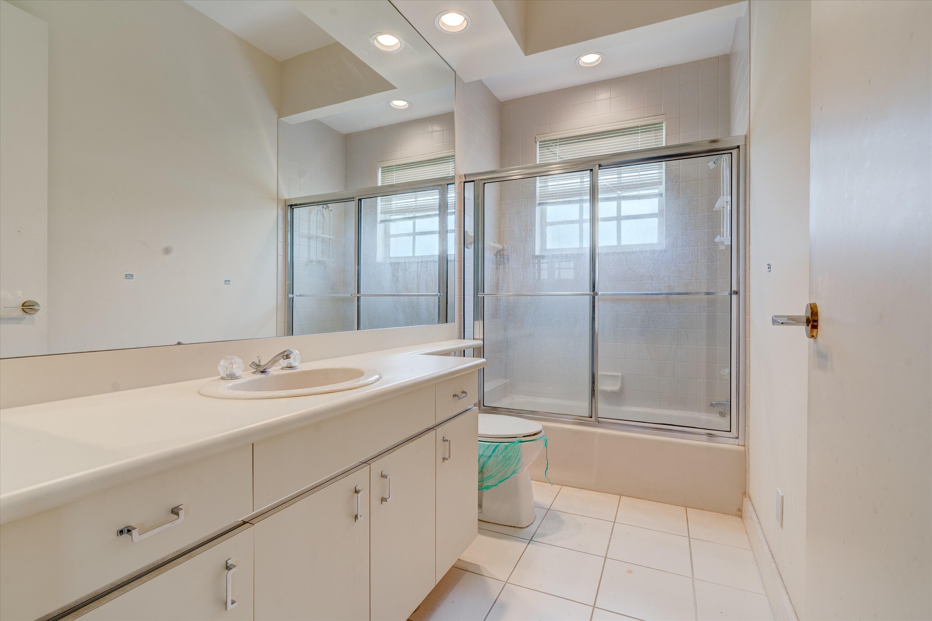 5772 Waterford Boca Raton, FL 33496 - Photo 14 of 26 2nd Bathroom