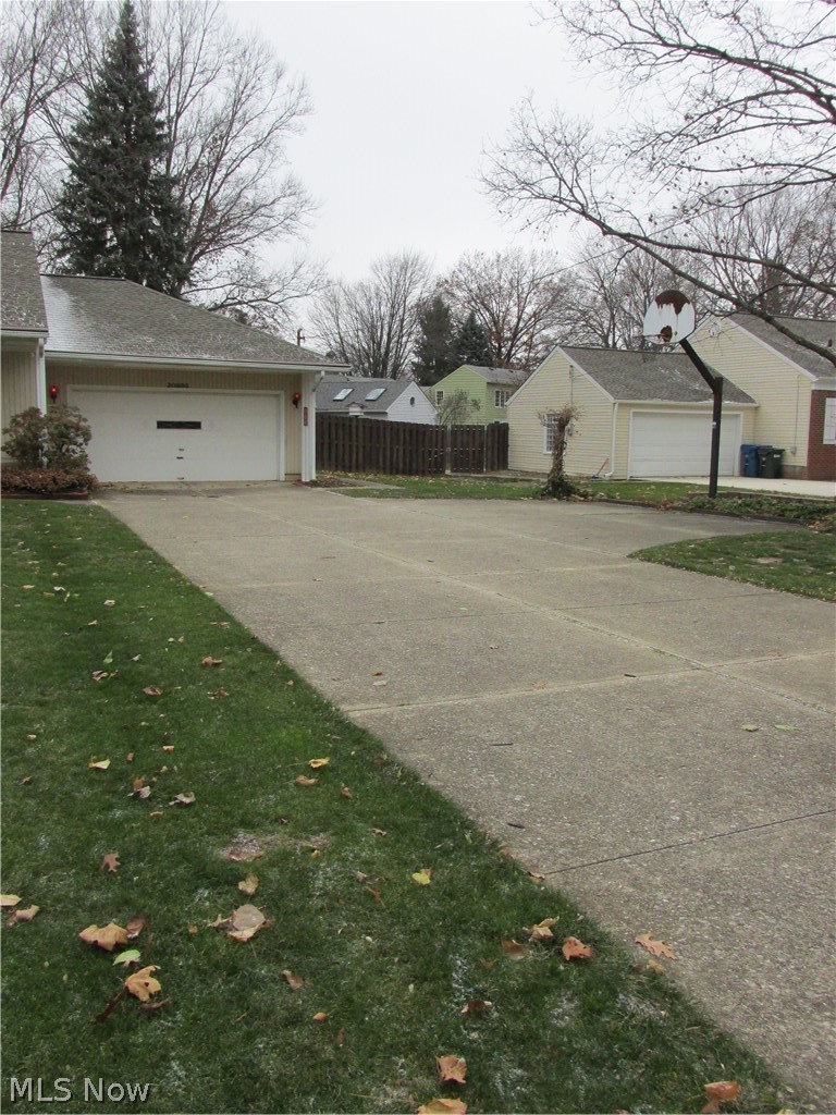 20896 Mastick Road Cleveland, OH 44126 - Photo 2 of 35