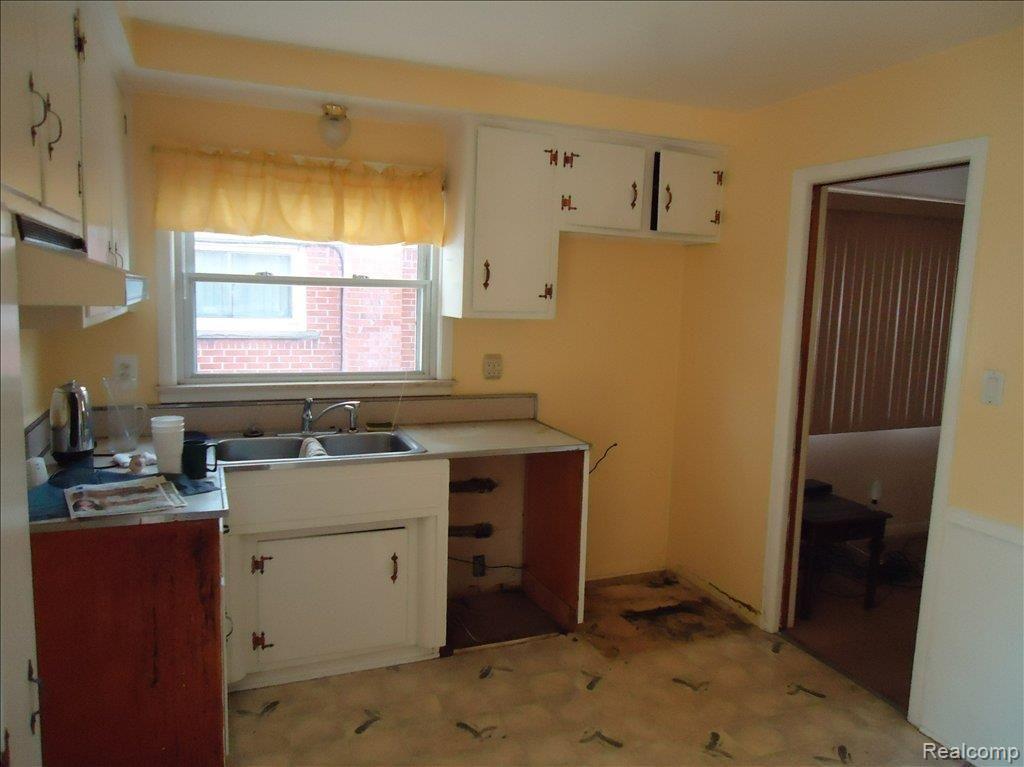 8481 Allen Road Allen Park, MI 48101 - Photo 12 of 17 DSC00016.JPG