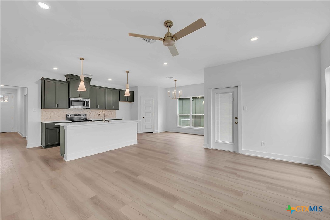 2912 Wolf Rdg Lane Temple, TX 76501 - Photo 6 of 16 Please note: These interior photos are not of the actual home but are from a previously completed home with a similar floor plan. Finishes, features, and layout may vary.*