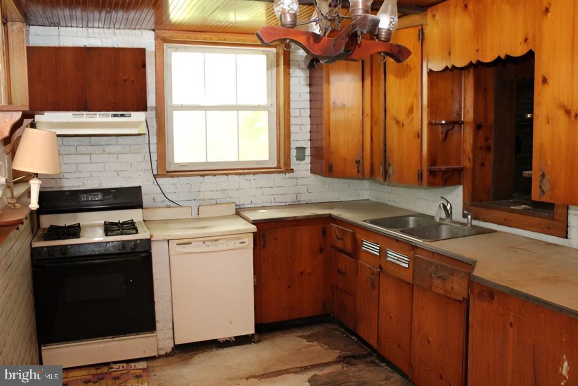 3886 Falling Spring Road Chambersburg, PA 17202 - Photo 3 of 22 Kitchen