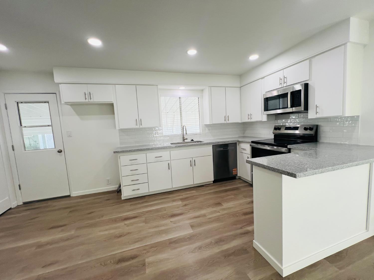 2307 Oakdale Road, Unit 32 Modesto, CA 95355 - Photo 3 of 19