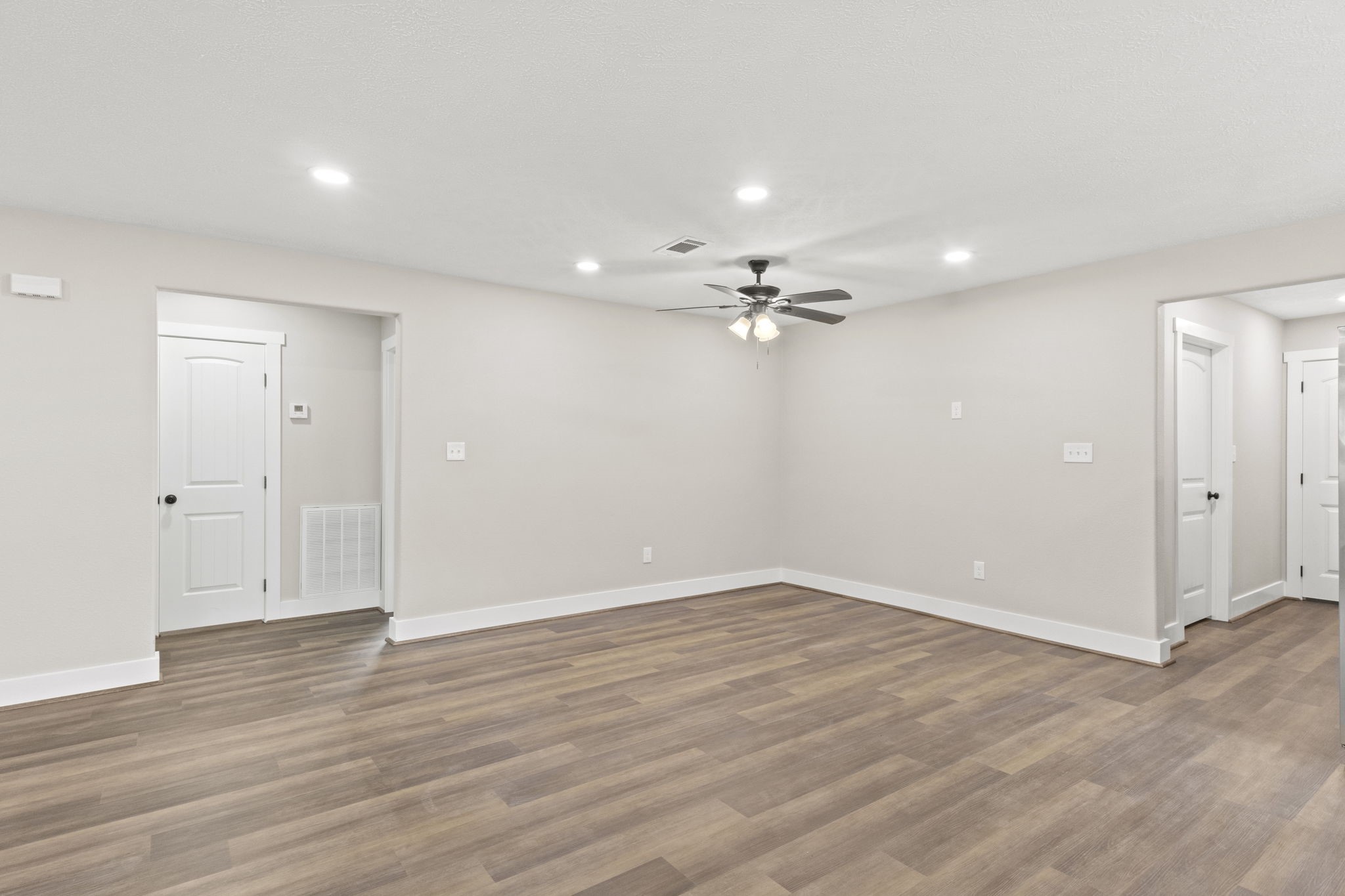 2357 Neyland Road Silsbee, TX 77656 - Photo 12 of 38 Living Room