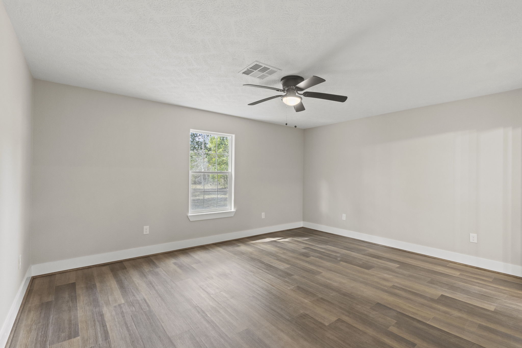 2357 Neyland Road Silsbee, TX 77656 - Photo 17 of 38 Primary Bedroom