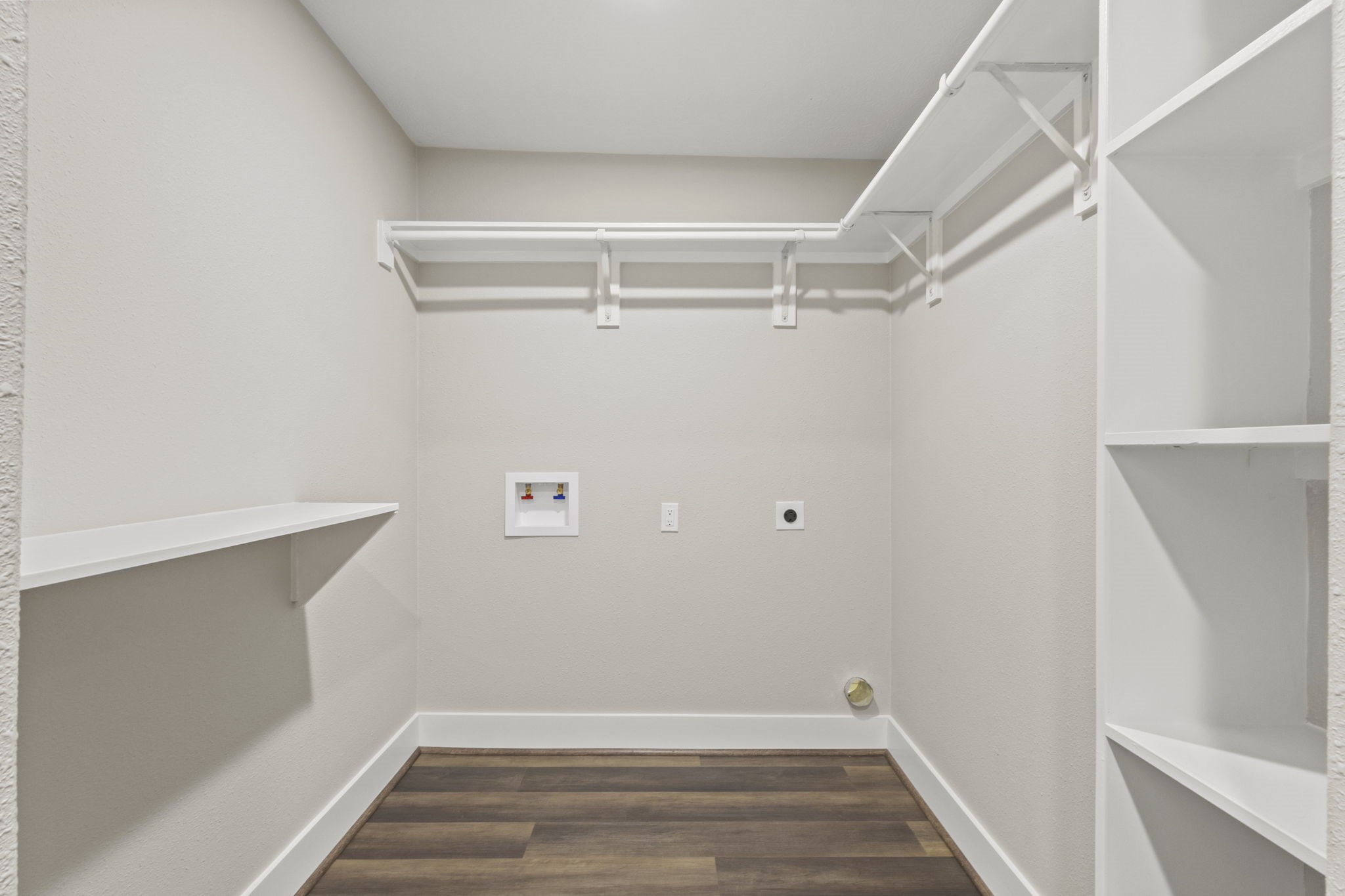 2357 Neyland Road Silsbee, TX 77656 - Photo 29 of 38 Laundry Room