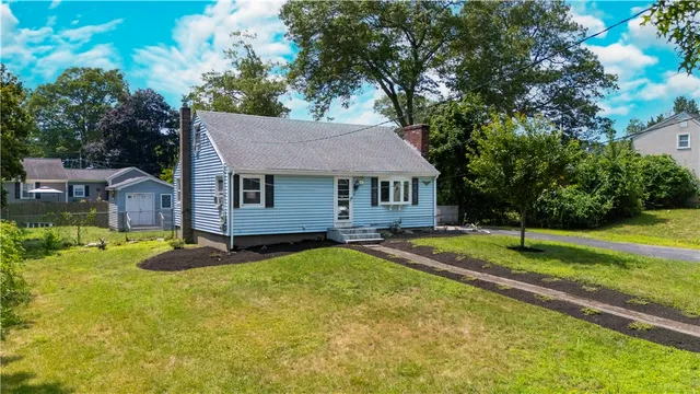$474,999 | 28 Alton Avenue, Cumberland, RI 02864