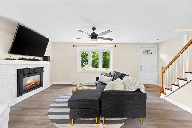 $474,999 | 28 Alton Avenue, Cumberland, RI 02864