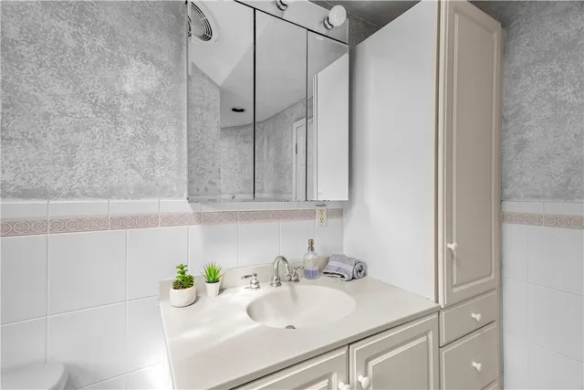 $474,999 | 28 Alton Avenue, Cumberland, RI 02864