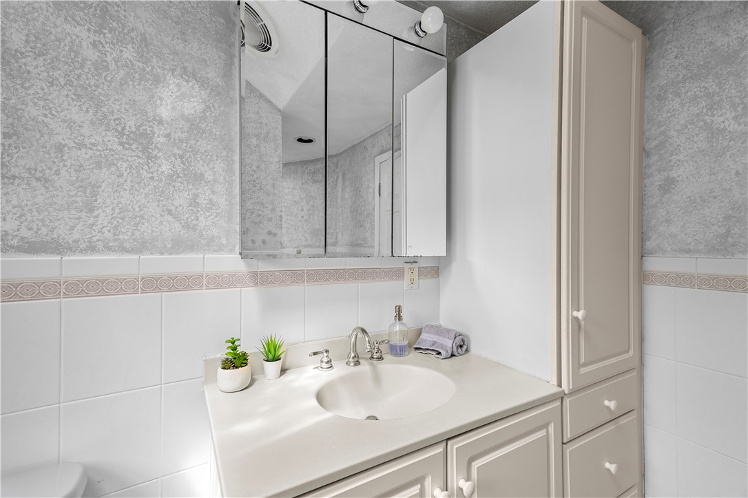 28 Alton Avenue Cumberland, RI 02864 - Photo 20 of 43