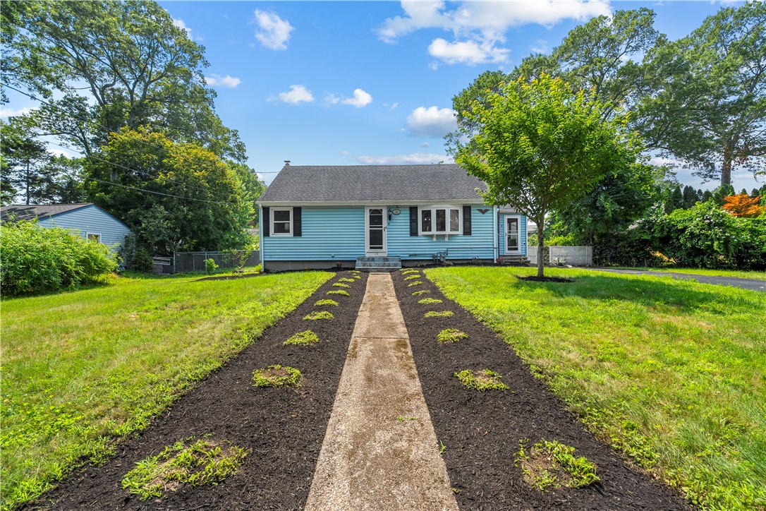 28 Alton Avenue Cumberland, RI 02864 - Photo 2 of 43